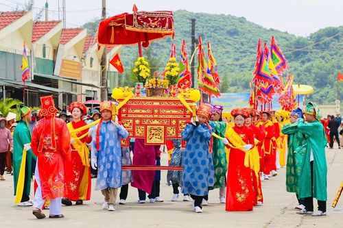 Tưng bừng lễ hội đền Chiêu Trưng Đại Vương