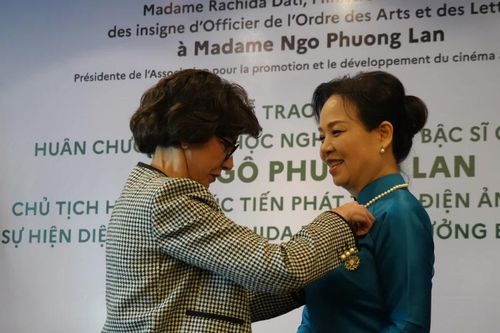 Tiến sỹ Ngô Phương Lan nhận Huân chương Văn học Nghệ thuật Pháp bậc Sỹ quan