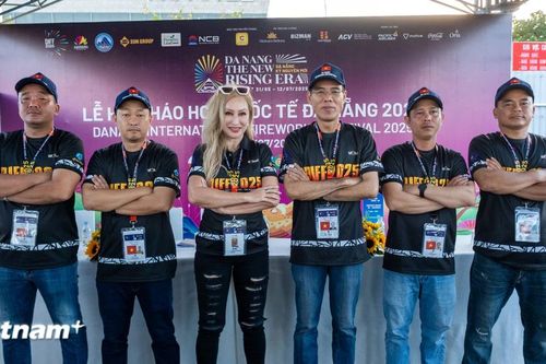 Việt Nam 1 và Phần Lan so kè pháo hoa khai mạc Lễ hội DIFF 2025
