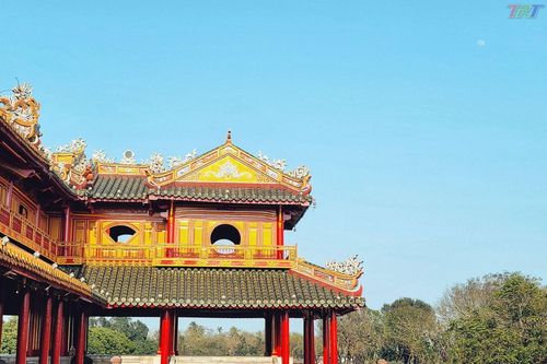 Xây dựng phương án vệ sinh, bảo dưỡng lầu Ngũ Phụng trên cửa Ngọ Môn Huế