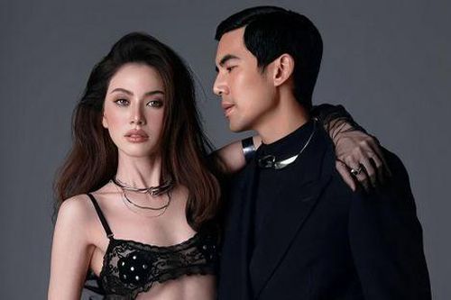 'Ma nữ' Thái Lan tạo dáng nóng bỏng bên bạn trai