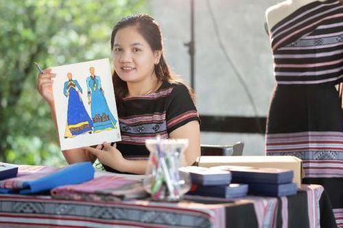 Cần có chính sách bảo tồn nghề dệt thổ cẩm Làng Teng gắn với phát triển du lịch cộng đồng