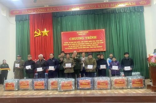 Bài 4: Từ ảo tưởng 'ngọn hải đăng dân chủ' đến màn kịch truyền thông