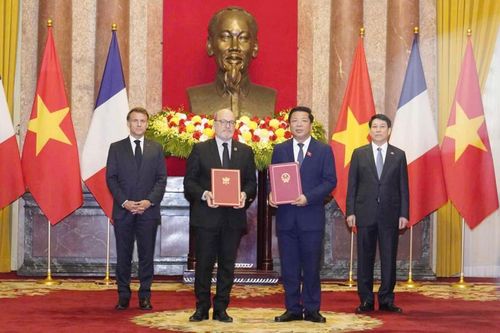 Thúc đẩy hợp tác trong lĩnh vực giao thông giữa Việt Nam và Pháp