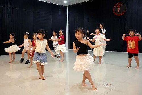 Năng động cùng môn khiêu vũ