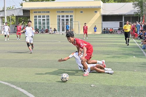 Bóng đá phong trào phát triển rộng khắp