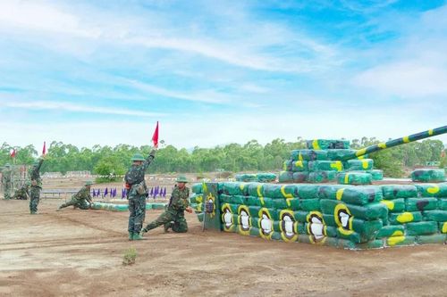 Kiểm tra '3 tiếng nổ': Dấu mốc trưởng thành của chiến sĩ mới
