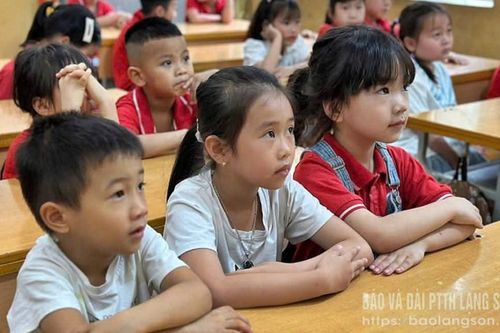Một ngày làm học sinh lớp 1