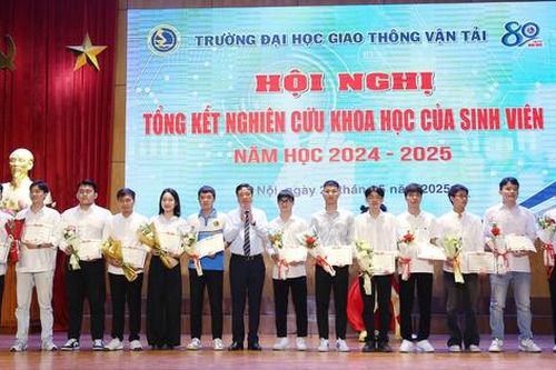 63 nghiên cứu khoa học xuất sắc của sinh viên Đại học GTVT được trao giải