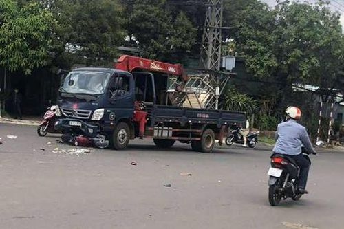 Gia Lai: Tông vào xe cần cẩu, hai người phụ nữ thương vong