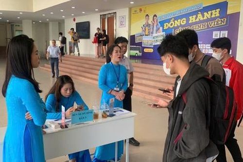 Bến xe Hà Nội và 25 doanh nghiệp vận tải giảm giá vé xe khách cho sinh viên