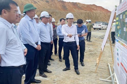 Thứ trưởng Bộ Xây dựng Nguyễn Việt Hùng kiểm tra Dự án đầu tư xây dựng tuyến cao tốc Đồng Đăng - Trà Lĩnh