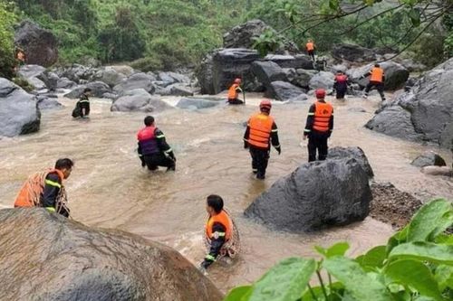Vụ 2 mẹ con bị lũ cuốn ở Sơn La: Tạm dừng tìm kiếm người con