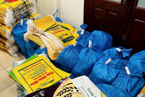 Khởi tố nhóm đối tượng bán hơn 17,3 tấn gạo giả thương hiệu Gạo ST25 Ông Cua