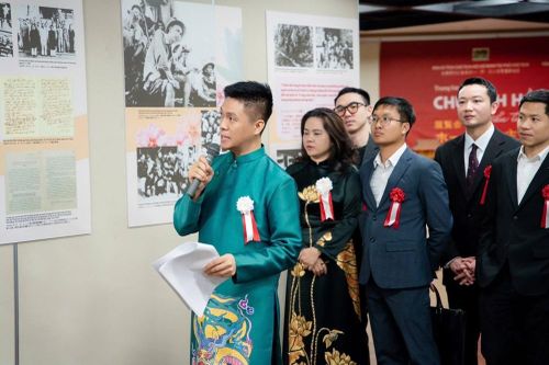 Triển lãm chuyên đề 'Chủ tịch Hồ Chí Minh – Biểu tượng của thời đại' tại thành phố Fukuoka