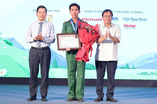Lễ trao Giải thưởng thiếu nhi Dế Mèn lần 6 - 2025: Tác giả trẻ Lý Thăng Long - 'Lựa chọn tận hiến ngòi bút cho thiếu nhi'