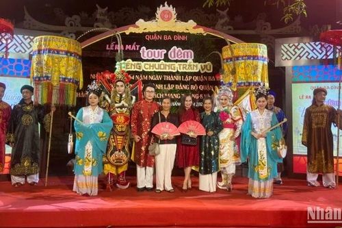 Khám phá chiều sâu văn hóa tâm linh qua tour đêm 'Tiếng chuông Trấn Vũ'