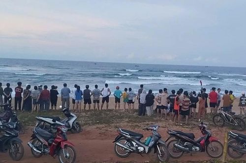 Bình Định: Khẩn trương tìm kiếm học sinh mất tích khi tắm biển