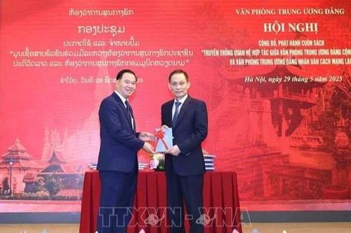 Phát hành cuốn sách về truyền thống quan hệ hợp tác giữa hai Văn phòng Trung ương Đảng Việt Nam và Lào