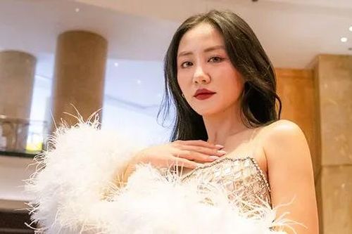Văn Mai Hương biểu diễn 'bản hit' đình đám 'Đại minh tinh' tại sự kiện quốc tế, được khen ngợi nhờ phong thái bản lĩnh