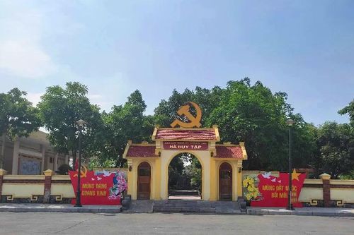 Xây dựng nhà lưu niệm, nhà tưởng niệm Tổng Bí thư Trần Phú và Tổng Bí thư Hà Huy Tập