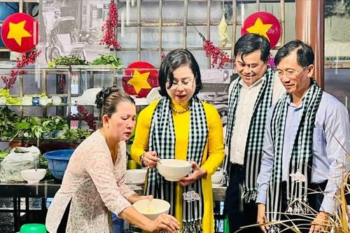 Thưởng thức món ngon tại các điểm vui chơi ở TPHCM