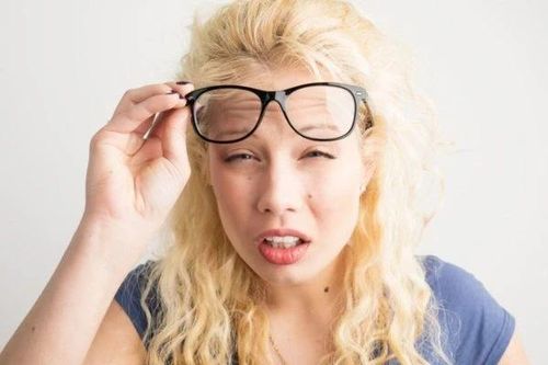 Lý do khiến giới trẻ suy giảm thị lực