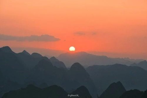 Say đắm ánh hoàng hôn trên cao nguyên đá Mèo Vạc