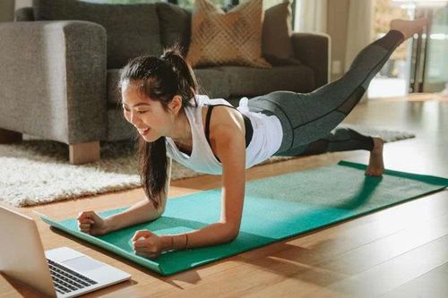 Cẩn thận khi tập thể dục theo hướng dẫn trên mạng