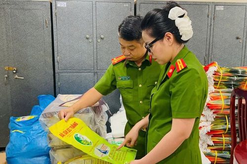 Nhóm người kinh doanh hơn 17 tấn gạo giả nhãn hiệu gạo ST25 bị khởi tố