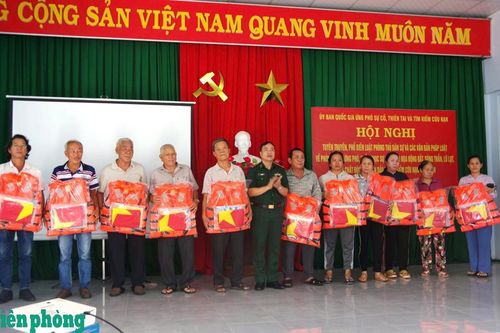 Khánh Hòa: Tuyên truyền Luật Phòng thủ dân sự và văn bản pháp luật về ứng phó thiên tai cho cán bộ, ngư dân