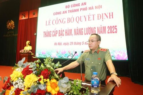 Thăng cấp bậc hàm, nâng lương cho hơn 5.600 cán bộ, chiến sĩ Công an Hà Nội