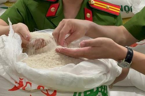 Hà Nội: Hai chủ cửa hàng bắt tay sản xuất, tiêu thụ hàng chục tấn gạo ST25 giả