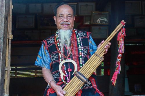 'Già làng đa năng' giữa đại ngàn, am tường nghệ thuật, giữ lửa văn hóa Cơ Tu