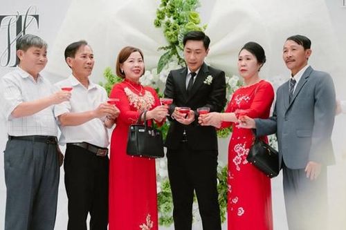 Đám cưới vắng cô dâu, chú rể Đắk Lắk một mình làm lễ khiến hai họ thương cảm