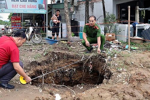 Xuất hiện 'hố tử thần' sâu 6m tại Tuyên Quang