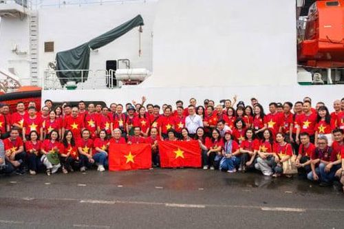 Đoàn công tác Hội Nhà báo Việt Nam hoàn thành chuyến công tác đặc biệt thăm quân, dân đảo Trường Sa