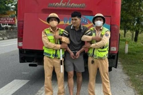 Bắt đối tượng dùng dao khống chế cướp tiền nhân viên bán hàng tạp hóa