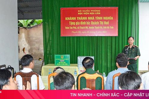 Học viện Hậu cần trao tặng nhà tình nghĩa cho vợ liệt sỹ ở Thạch Hà