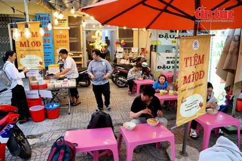 Tiệm mì gói chay 0 đồng với mô hình tự phục vụ tại TP Hồ Chí Minh