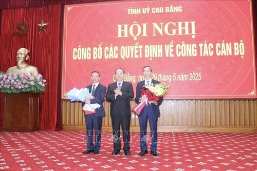 Cao Bằng: Công bố các quyết định về công tác cán bộ