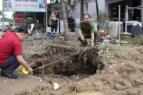 Xuất hiện hố 'tử thần' có đường kính gần 3m ở Tuyên Quang