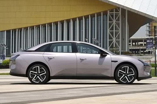 Xe sedan đẹp long lanh, công nghệ lái xe tiên tiến, giá ngang Hyundai Grand i10