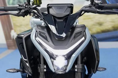 Môtô 3 xi lanh dung tích 674cc, trang bị 'đỉnh nóc', giá 165 triệu đồng, cạnh tranh với Honda CB650R