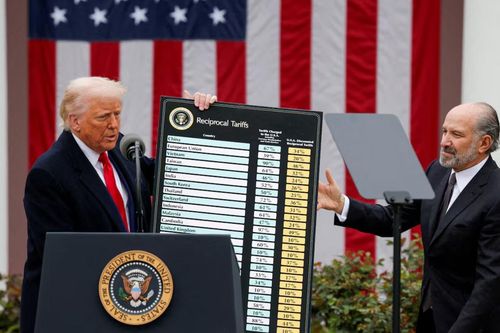 Tòa án Mỹ 'tuýt còi' ông Trump: Thuế quan toàn diện bị chặn vì vượt thẩm quyền
