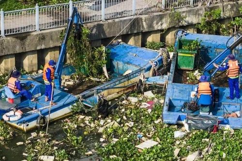 TPHCM đề xuất vớt rác định kỳ 23 tuyến kênh
