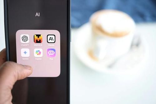 Mỗi tương tác với AI đều đi kèm chi phí môi trường, gây sức ép lên lưới điện và nguồn nước