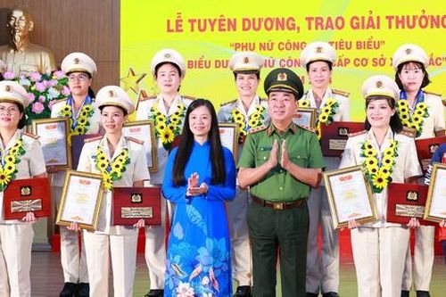 Biểu dương 20 'Phụ nữ Công an tiêu biểu' và 62 'Nữ Công an cơ sở xuất sắc'