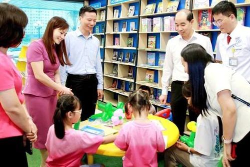 Trao tặng khu vui chơi và phòng đọc sách cho Bệnh viện Nhi Hà Nội