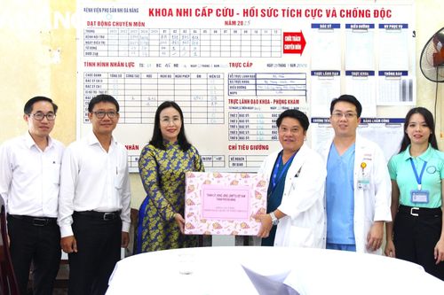 Lãnh đạo thành phố thăm bệnh nhi nhân ngày Quốc tế Thiếu nhi 1-6